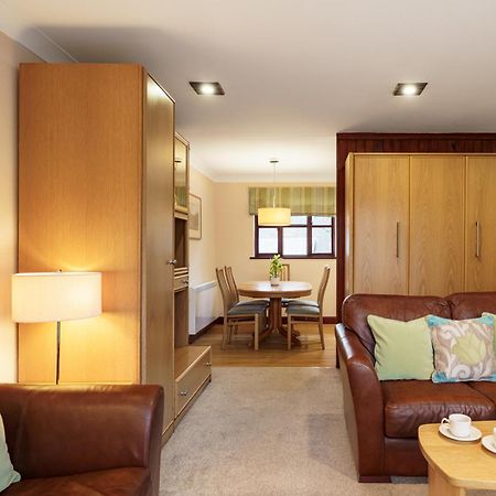 2 Bedroom Lake District Cottage At Windermere Marina Village โบว์เนส ออน วินเดอเมียร์ ภายนอก รูปภาพ