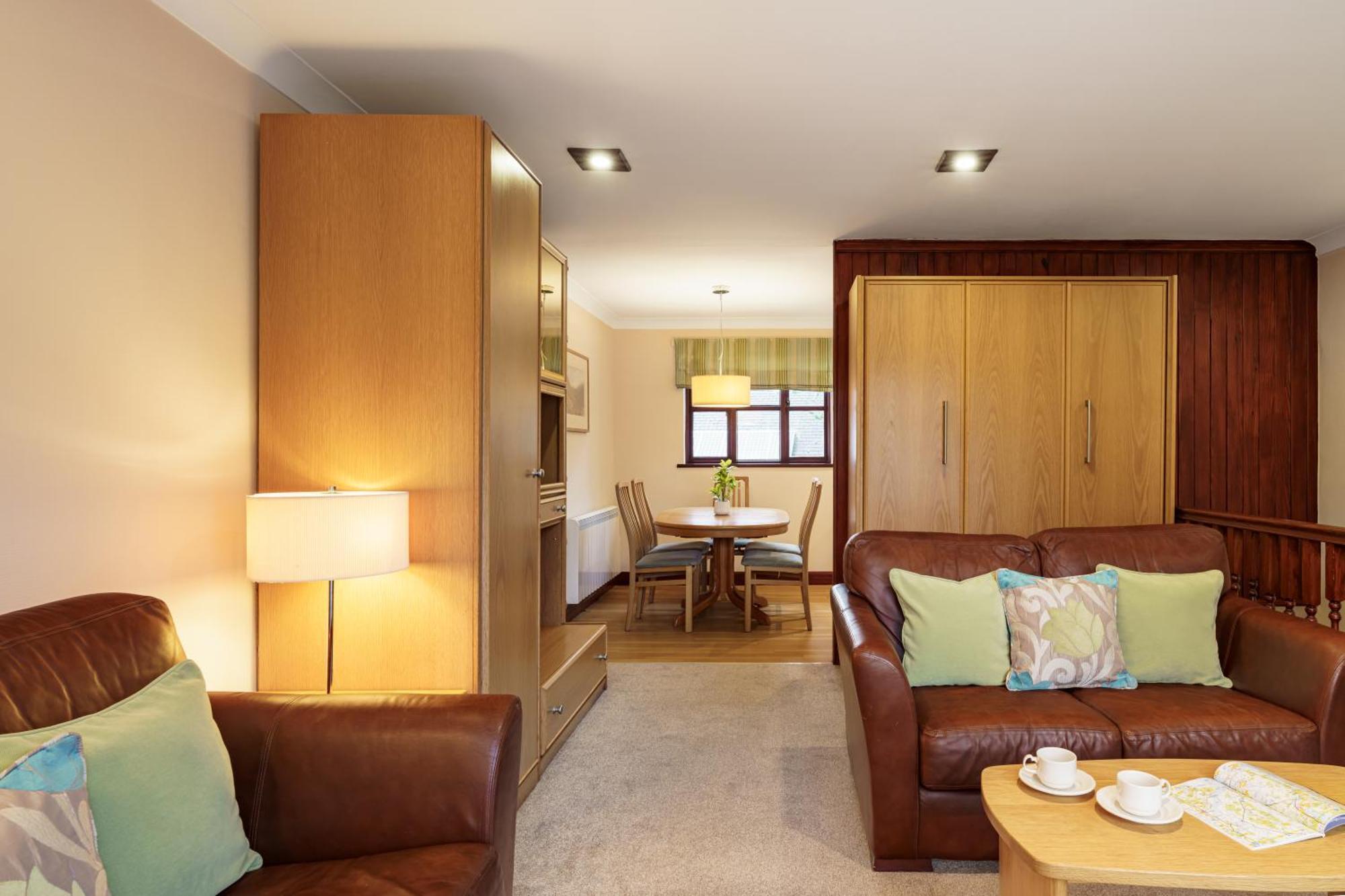 2 Bedroom Lake District Cottage At Windermere Marina Village โบว์เนส ออน วินเดอเมียร์ ภายนอก รูปภาพ