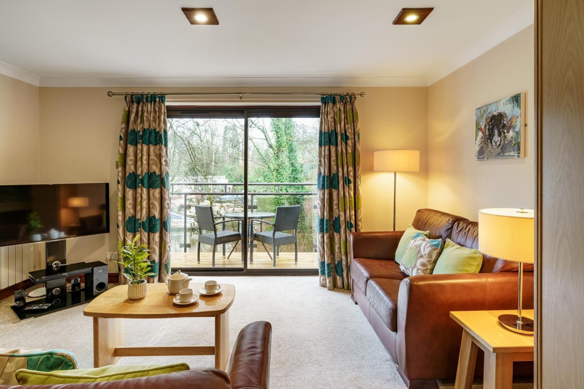 2 Bedroom Lake District Cottage At Windermere Marina Village โบว์เนส ออน วินเดอเมียร์ ภายนอก รูปภาพ